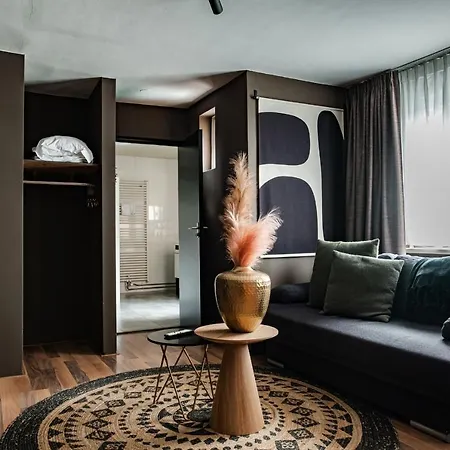 La Casa Hotel 2*